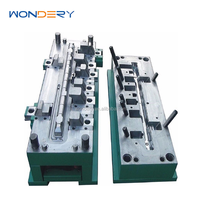 comprar Molde de inyección de tanque de plástico para radiador automático, material PA66 Fabricación en línea