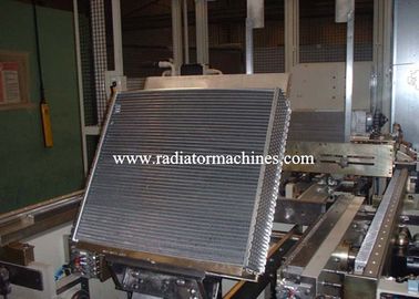 Tipo servo máquina del constructor de la base del radiador de Multirow para los radiadores del camión pesado